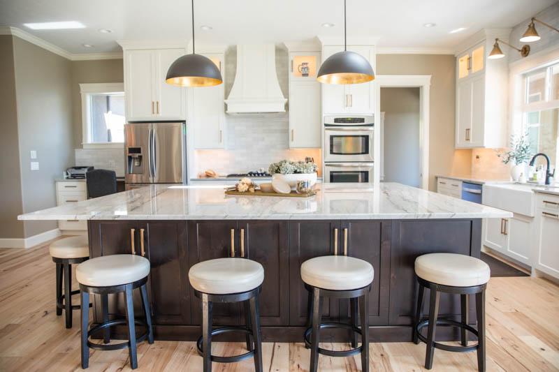 Home Remodeling Contractor Eagle Idaho: Comprehensive Kitchen & Bath Expertise vs. Single-Room Specialists